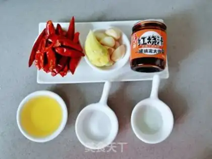 Make Spicy red burning lobster step 1