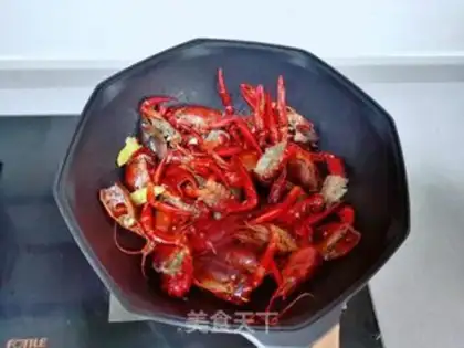 Make Spicy red burning lobster step 3