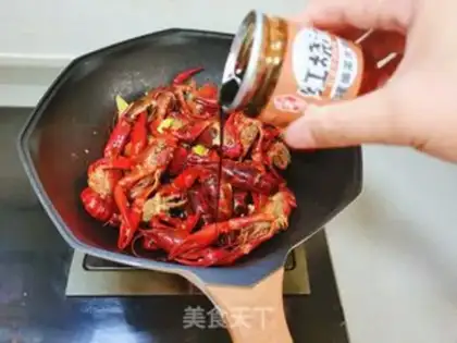 Make Spicy red burning lobster step 4