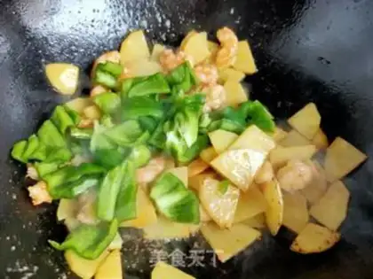 Make Potato pepper shrimp step 12