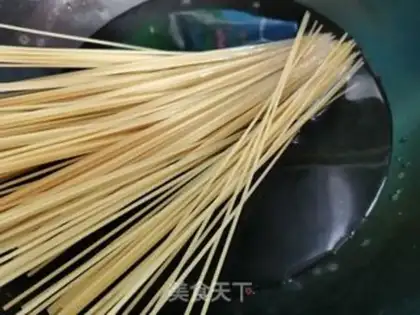 Make Tomato sauce pasta step 1