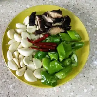 Make Garlic pepper fried chicken step 1