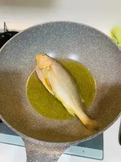 Make Yellow fish noodles step 1