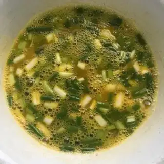 Make Tomato egg noodles step 1