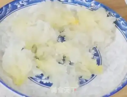 Make Eggs and silver ears step 0