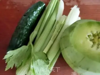 Make Celery cucumber juice step 0