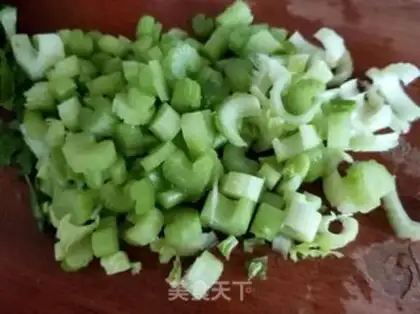 Make Celery cucumber juice step 1