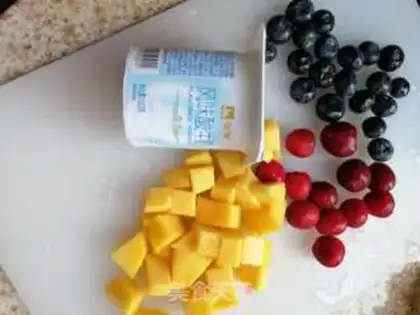 Make Blueberry mango yogurt bowl step 0