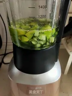 Make Celery cucumber juice step 4