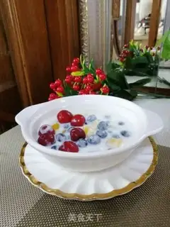 Make Blueberry mango yogurt bowl step 4