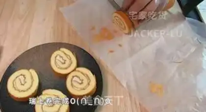 Make Swiss roll cake step 12