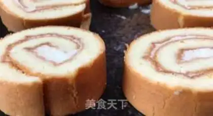 Make Swiss roll cake step 14