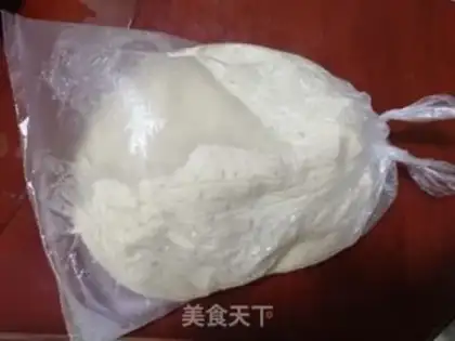 Make Chinese cucumber bread step 1