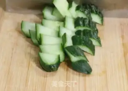 Make cucumber pasta soup step 0