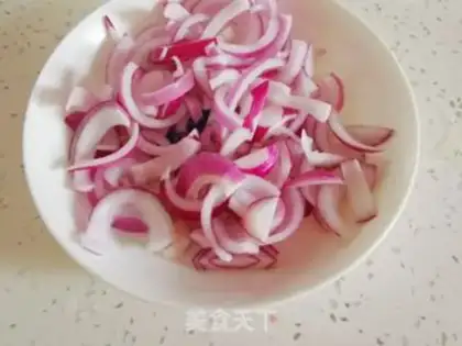 Make Onion fried eggs step 1