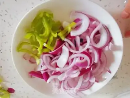 Make Onion fried eggs step 2