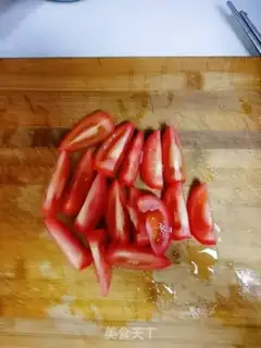 Make Tomato fried eggs step 1