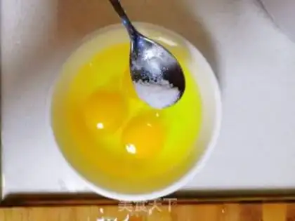 Make Tomato fried eggs step 2
