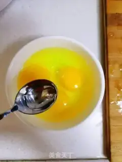 Make Tomato fried eggs step 3
