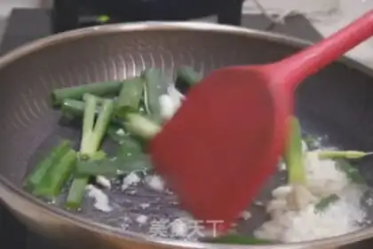 Make Onion noodles step 1
