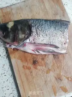Make Spicy fish in a sandpot step 0