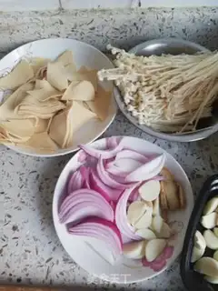 Make Spicy fish in a sandpot step 2