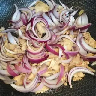 Make Chicken chest fried onions step 4