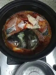 Make Spicy fish in a sandpot step 6