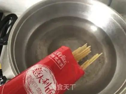 Make Butter bacon pasta step 1