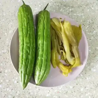Make Suffering pickle pork soup step 1