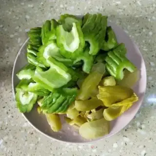 Make Suffering pickle pork soup step 2