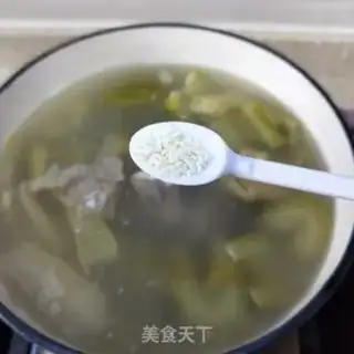 Make Suffering pickle pork soup step 9