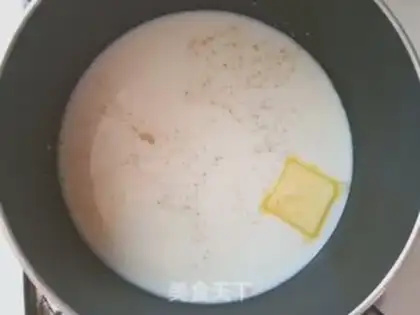 Make White sauce and blue flowers step 0