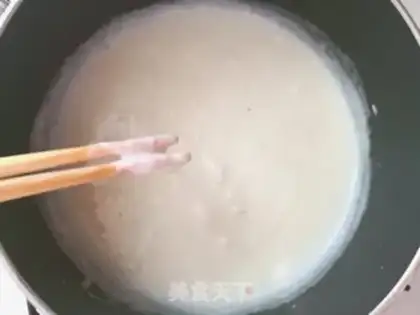 Make White sauce and blue flowers step 1