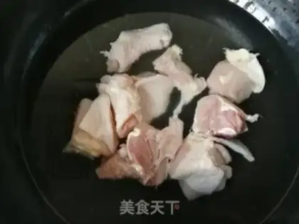 Make Carrot-breed chicken leg soup step 4