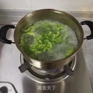 Make Scrambled eggs step 2