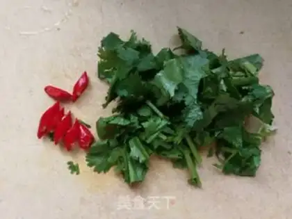 Make Carrot, chicken leg noodles step 1