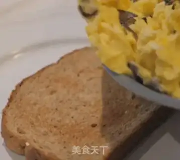 Make Egg toast step 4