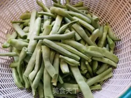 Make Meatloaf and four season beans step 1