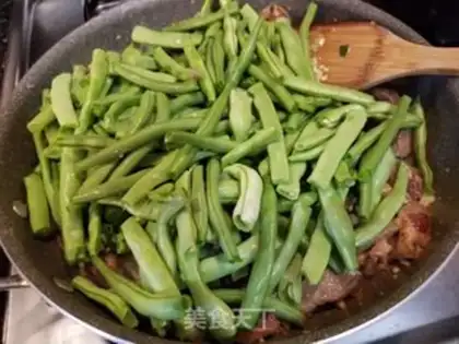 Make Meatloaf and four season beans step 4