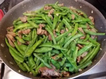 Make Meatloaf and four season beans step 6