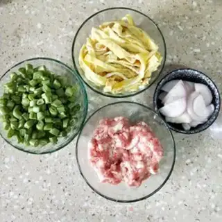 Make Puffed up with meat and eggs step 2