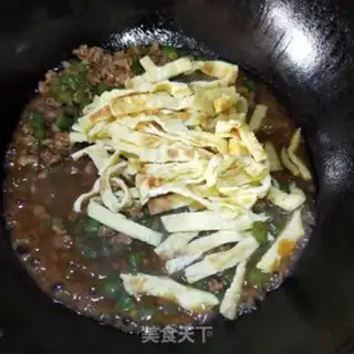 Make Puffed up with meat and eggs step 10