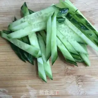 Make The cucumber with cashew nuts step 0