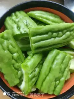 Make Chestbone pickles and bitter melons step 2