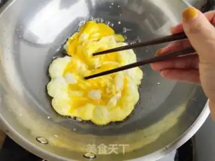 Make Eggs and luminous ears step 5