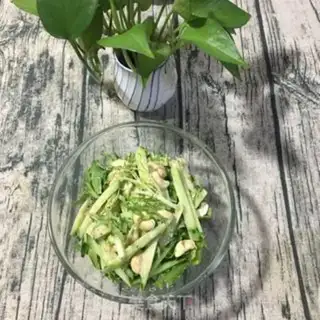Make The cucumber with cashew nuts step 6