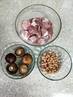 Make The elbow stew of mushroom peanuts step 0