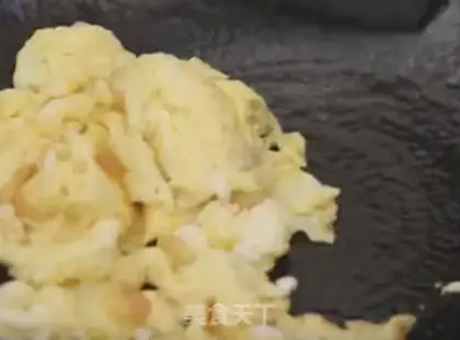 Make Scrambled eggs step 2