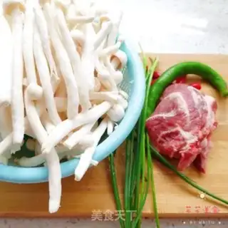 Make Seafood mushroom fried meat step 0